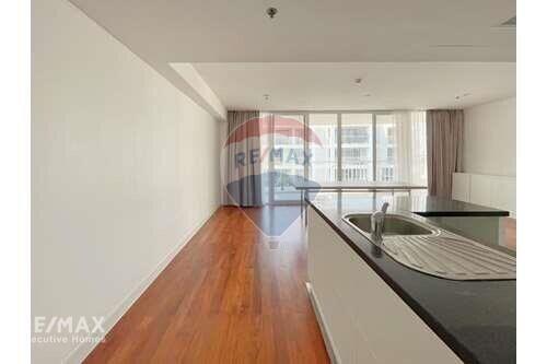 Pet Friendly 4-Bedrooms Condo with Large Balcony in Ekkamai