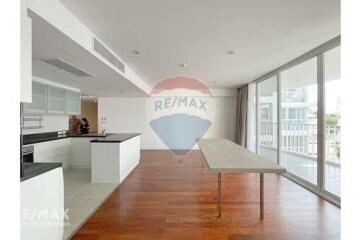 Pet Friendly 4-Bedrooms Condo with Large Balcony in Ekkamai