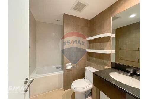 Pet Friendly 3 Bedrooms Condo with Newly Renovated Large Balcony in Ekkamai