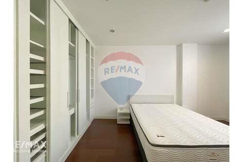 Pet Friendly 3 Bedrooms Condo with Newly Renovated Large Balcony in Ekkamai