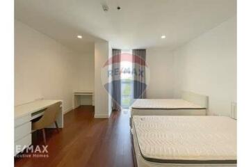 Pet Friendly 3 Bedrooms Condo with Newly Renovated Large Balcony in Ekkamai