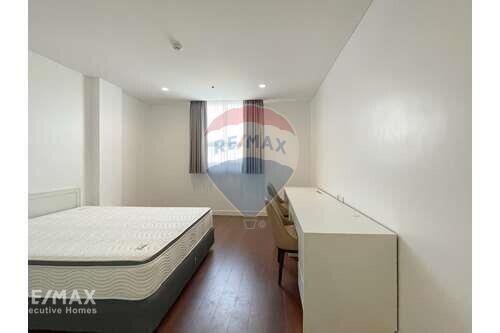 Pet Friendly 3 Bedrooms Condo with Newly Renovated Large Balcony in Ekkamai