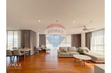 Pet Friendly 3 Bedrooms Condo with Newly Renovated Large Balcony in Ekkamai