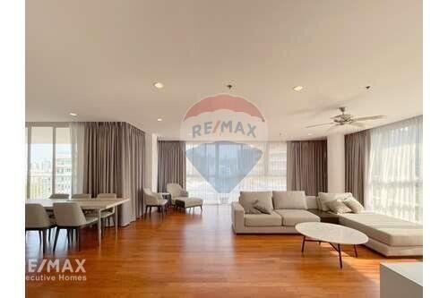 Pet Friendly 3 Bedrooms Condo with Newly Renovated Large Balcony in Ekkamai