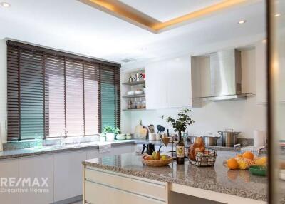 Pet-Friendly Condo with 3 Bedrooms, Renovated in Sukhumvit 71