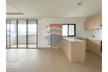 Stylishly Renovated 4-Bedroom Condo in Thong Lo