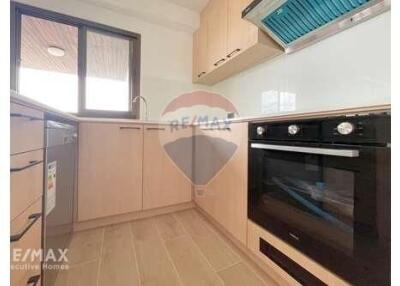 Stylishly Renovated 4-Bedroom Condo in Thong Lo