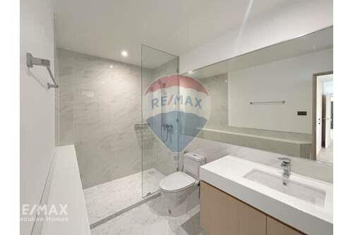 Stylishly Renovated 4-Bedroom Condo in Thong Lo