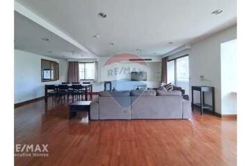 Spacious 3-Bed Condo with Maid