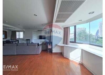 Spacious 3-Bed Condo with Maid