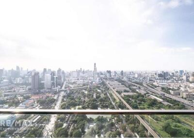 Panoramic View 1 Bedroom Condo with Easy Access to MRT Phetchaburi (12 Mins Walk)