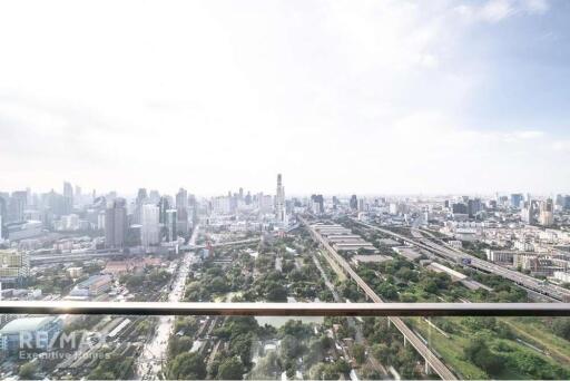 Panoramic View 1 Bedroom Condo with Easy Access to MRT Phetchaburi (12 Mins Walk)