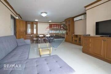 Bright and Breezy Corner Condo on Ratchathewi Road