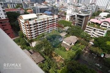 Bright and Breezy Corner Condo on Ratchathewi Road