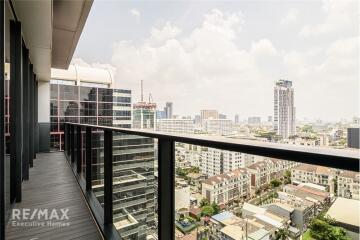 Sophisticated Condo with BTS Thong Lo 17 Mins Walk in Vibrant Tela