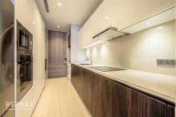 Sophisticated Condo with BTS Thong Lo 17 Mins Walk in Vibrant Tela