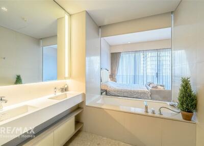 Sophisticated Condo with BTS Thong Lo 17 Mins Walk in Vibrant Tela