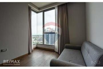 Corner room with stunning views of park and city.