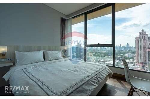 Corner room with stunning views of park and city.