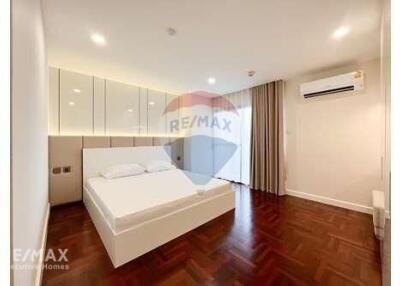 Spacious 3BR Corner Unit near BTS Phrom Phong - Ideal for Families