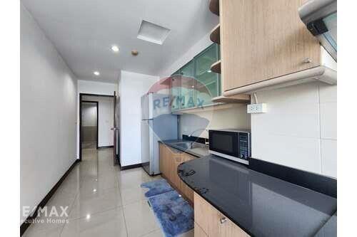 Spacious 3 Bedroom Condo Near BTS Phrom Phong - Great Value!