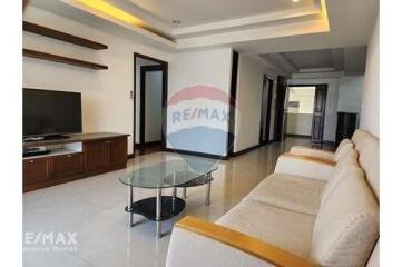 Spacious 3 Bedroom Condo Near BTS Phrom Phong - Great Value!