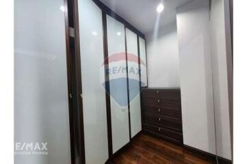 Spacious 3 Bedroom Condo Near BTS Phrom Phong - Great Value!