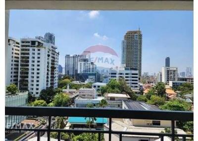 Spacious 3 Bedroom Condo Near BTS Phrom Phong - Great Value!