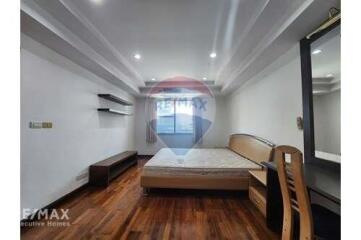 Spacious 3 Bedroom Condo Near BTS Phrom Phong - Great Value!