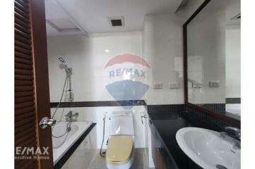 Spacious 3 Bedroom Condo Near BTS Phrom Phong - Great Value!