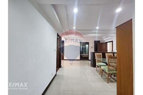 Spacious 3 Bedroom Condo Near BTS Phrom Phong - Great Value!