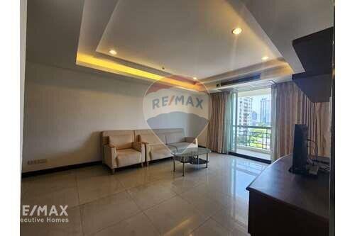 Spacious 3 Bedroom Condo Near BTS Phrom Phong - Great Value!