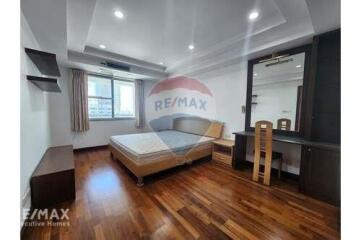 Spacious 3 Bedroom Condo Near BTS Phrom Phong - Great Value!