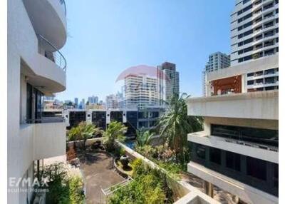 Luxurious 4 Bedroom Condo near BTS Phrom Phong with Rare Find
