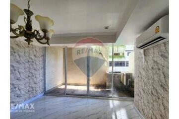 Luxurious 4 Bedroom Condo near BTS Phrom Phong with Rare Find