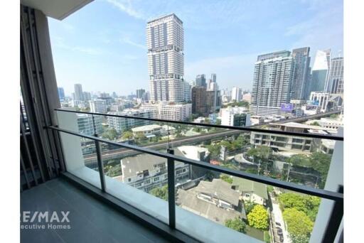 Modern Aqua Condo near BTS Thonglor  Prime Location  7 Mins Walk