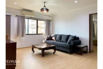 Stunning Corner Condo with BTS Nana Views, Only 3 Mins Walk Away!