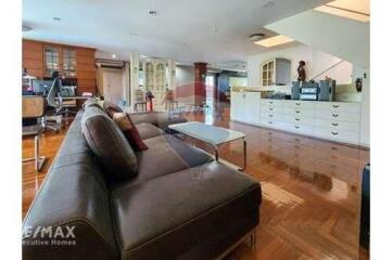 Spacious 4-Bed Condo in BTS Phrom Phong, Perfect for Pet Owners and Entrepreneurs