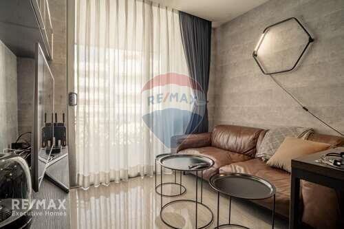 Pet-friendly 2 Bedroom Corner Unit Condo near BTS Phrom Phong