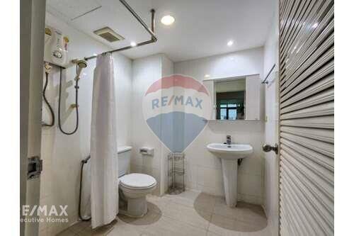 Spacious 3 Bedroom Condo near BTS Phrom Phong - Affordable Price!