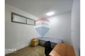 Spacious 3 Bedroom Condo near BTS Phrom Phong - Affordable Price!