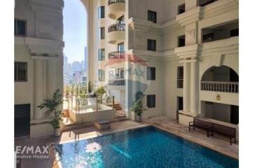 Spacious 3 Bedroom Condo near BTS Phrom Phong - Affordable Price!