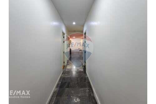 Spacious 3 Bedroom Condo near BTS Phrom Phong - Affordable Price!