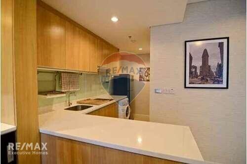 Stunning 1 Bedroom Duplex Condo in Villa Asoke  MRT Phetchaburi 2 Mins Walk