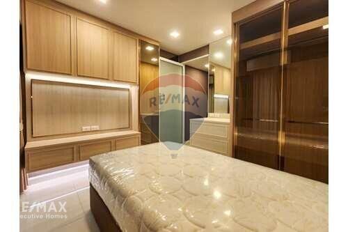 Luxurious Pet Friendly 3 Bedroom Condo with Easy BTS Access in Phra Khanong