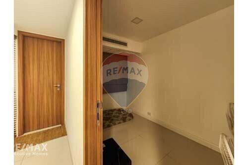 Luxurious Pet Friendly 3 Bedroom Condo with Easy BTS Access in Phra Khanong