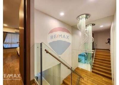 Luxurious Pet Friendly 3 Bedroom Condo with Easy BTS Access in Phra Khanong
