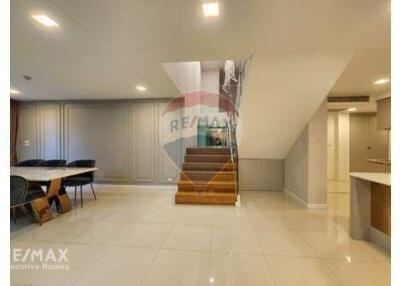 Luxurious Pet Friendly 3 Bedroom Condo with Easy BTS Access in Phra Khanong