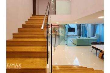 Luxurious Pet Friendly 3 Bedroom Condo with Easy BTS Access in Phra Khanong