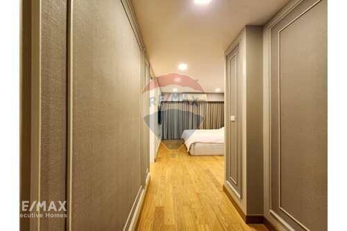 Luxurious Pet Friendly 3 Bedroom Condo with Easy BTS Access in Phra Khanong